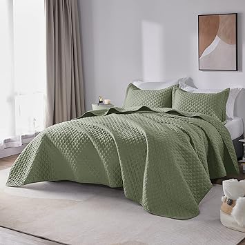 CozyLux Quilt Set King Size Sage Green 3 Pieces - Lightweight Soft Bedspread - Lantern Ogee Pattern Coverlet Bedding Set for All Season - 1 Quilt and 2 Pillow Shams - Sage Green, 106"x96"