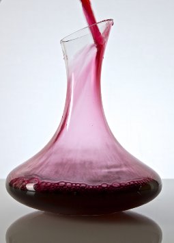 VizCása Crystal Wine Decanter 64 Ounces (1800 ML) Elegant Wide Base and Slanted Spout Design, Wine Carafe
