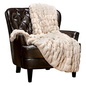 Chanasya Ruched Royal Faux Fur Throw Blanket - Fuzzy Plush Elegant Blanket for Sofa Chair Couch and Bed with Reversible Velvet Blanket (50x65 Inches) Off White