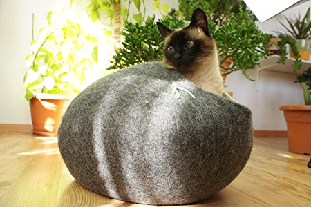 Cat House, Bed, Cave. FREE SHIPPING. Handmade. Ecological Sheep Wool. Color Dark Grey. Size L (large).