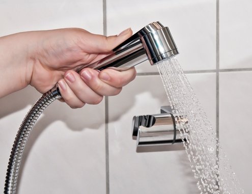 HAIR WASH SHOWER HEAD with water saving adjustable on/off thumb lever which fits any standard UK / EU shower hose - perfect for home use and hairdressing salons. N.B: This listing does NOT include a shower hose ONLY the shower head - see other listings for value packs.