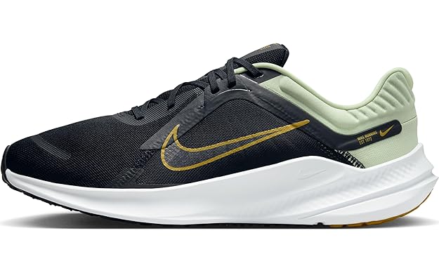 NIKE Mens Quest 5Running Shoe