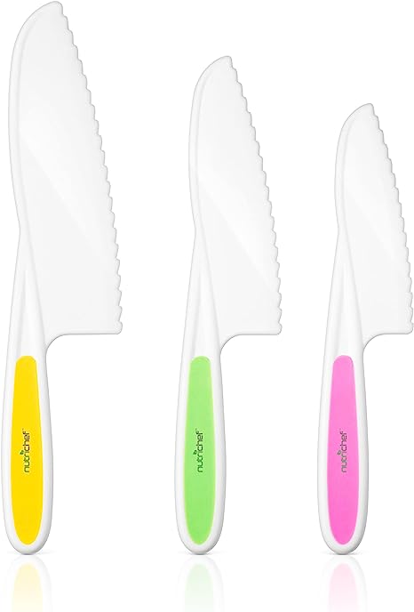 NutriChef 3-Piece Nylon Kitchen Baking Knife Set - Children's Cooking Knives, Safe to Use, Firm Grip, Serrated Edges, Kids' Knives, Protects Little Chef's Fingers, Good For Cutting Food & Vegetables