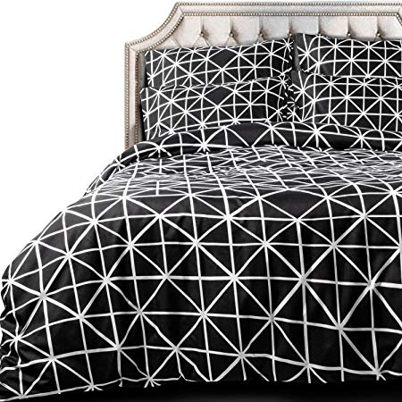 NTBAY 3 Pieces Duvet Cover Set, Brushed Microfiber, Geometric Patterns Printed, Bedding, Black and White, Triangle, Queen