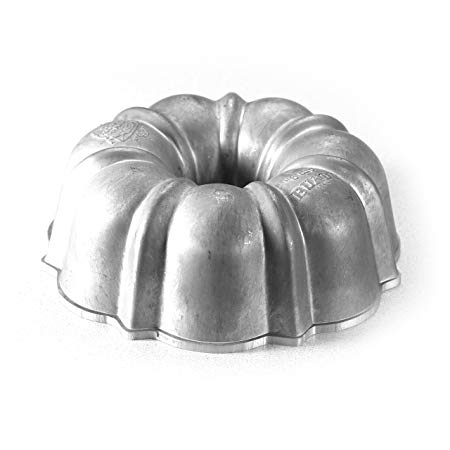 Nordic Ware Commercial Original Bundt Pan with Premium Non-Stick Coating, 6-Cup