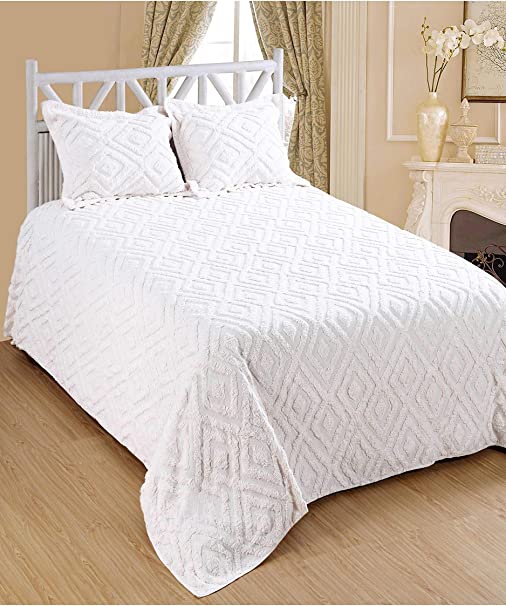 Saral Home Fashions Luxury 3pc Bohemian Bedspread Set Tufted Cotton Chenille Medallion Coverlet Fringe Border Fluffy Chic Cozy Quilt Set Matching Standard Sham Plush Diamond Embroider, Queen, White