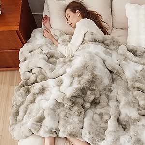 Bedsure Faux Fur Blanket, Beige Soft and Fluffy Blanket, Fuzzy Cozy Plush Bubble Blanket for Couch, Sofa and Bed, Thick and Warm Blanket, Luxury Throw Blanket 50x70 inches