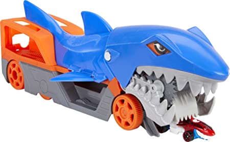 Hot Wheels Shark Chomp Transporter Playset with One 1:64 Scale Car for Kids 4 to 8 Years Old, Shark Bite Hauler Picks Up Cars in Its Jaws & Stores Up to Five in its Belly, Multicolor