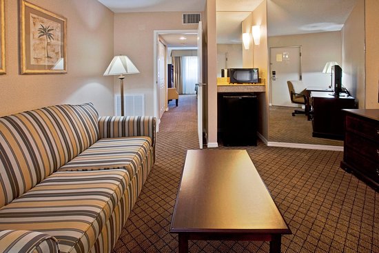 Holiday Inn Express & Suites Bradenton West