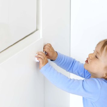 8 Adjustable Child Safety Locks from Totsproof - baby proof cabinets,cupboards,drawers,toilet,fridge,oven - no tools - easy installation with 3M adhesive - extra adhesive for reuse.