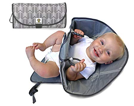 SnoofyBee Portable Clean Hands Changing Pad. 3-in-1 Diaper Clutch, Changing Station, and Diaper-Time Playmat with Redirection Barrier for Use with Infants, Babies and Toddlers. (greyandwhite)