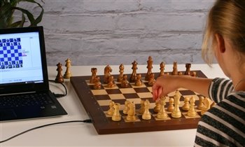 The DGT Electronic Chessboard USB