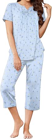 Ekouaer Women's Pajama Sets Short Sleeve Sleepwear Cute Tops and Capri Pants Pjs 2 Piece Lounge Set with Pockets S-XXL