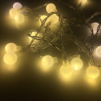 EaseeTop LED Globe String Lights Battery Operated Rope Light Fairy Christmas Decorative Lights 30 Frosted Balls Warm White Lighting for Indoor or Outdoor Home Decoration