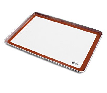 New Star Foodservice 38453 Commercial 18-Gauge Aluminum Sheet Pan and Silicone Baking Mat Set, 18 x 26 inch (Full Size)