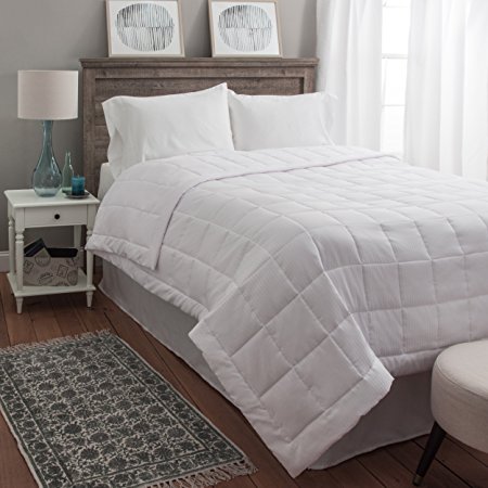 White Goose Down Alternative All Seasons Blanket & Comforter - Super Oversized - Hypoallergenic - Plush Comfort Oversized King (110 x 100 Inches)