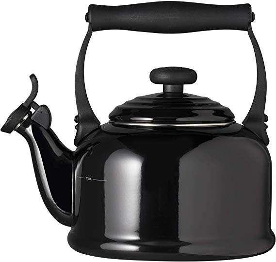 Le Creuset Traditional Stove-Top Kettle with Whistle, Suitable for All Hob Types Including Induction and Cast Iron, Enamelled Steel, Capacity: 2.1 L, Black, 92000800140000