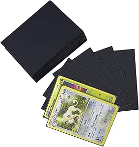 Homgaty 300 Pcs Protege Carte pour Pokemon, Pochette Carte Individuel Standard Card, Sleeve Noir 91 * 66mm pour Magic The Gathering, pour Pokémon, pour Yu-Gi-Oh, Jeux de Société (Noir)