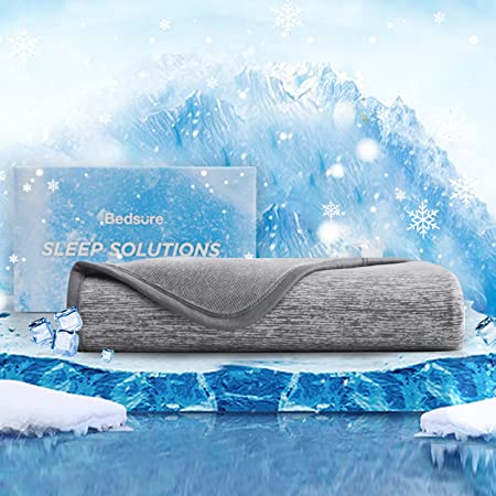 Self store cooling blanket