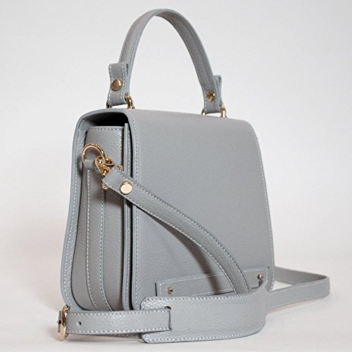 Leather bag with handle and shoulder strap. The Italian quality in real leather handbags.