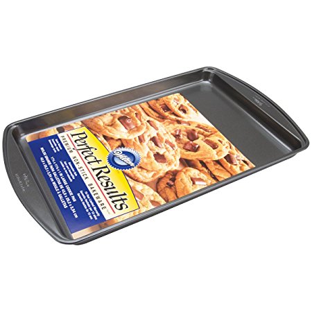 Wilton 2105-6795 Perfect Results 17.25 by 11.5-Inch Nonstick Cookie Pan, Large