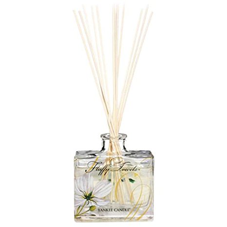 Yankee Candle "Fluffy Towels" Signature Reed Diffuser, White