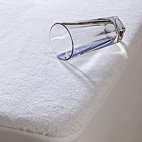Wake-Fit Water Proof Mattress Protector (72x36)