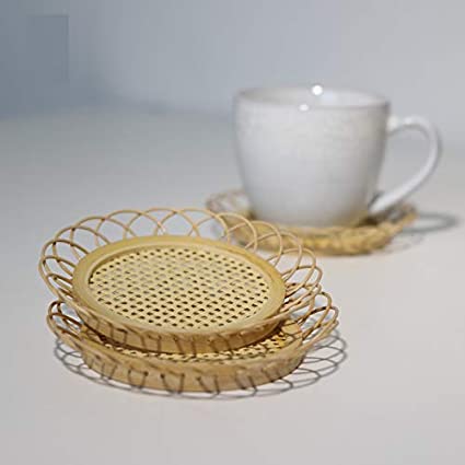 RISEON 4 PCS Vintage Rustic Hand-Woven Bamboo Rattan Coasters Drink Cupmats Table Placemats Retro Flower Shaped Coffee Coasters Boho Home Decor Gift (Style A)