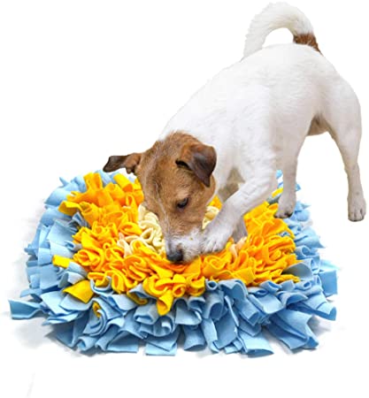 YUNNARL Snuffle Mat Premium Quality Dog Feeding Mat Easy to Fill Cat Feeding Mat Training Feeding Stress Release Pad Durable and Machine Washable Pet Snuffle Mat Perfect for Any Breed (15.7" x 15.7")