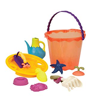 B. toys – Shore Thing – Large Beach Playset – Large Bucket Set (Papaya) with 11 Funky Sand Toys for Kids – Phthalates and BPA Free – 18 m