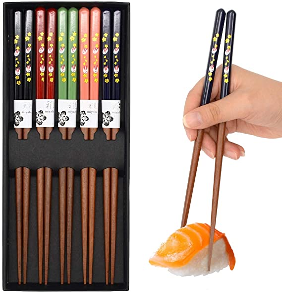 OMyTea 5 Pairs Chopsticks Reusable - Japanese Wooden Chopsticks Gift Sets, 9 Inch/23cm, for Sushi, Noodles, Rice, Camping, Travel (Sakura & Rabbits)