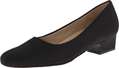 Trotters womens Doris pumps shoes, Black Micro Fabric, 7.5 Wide US