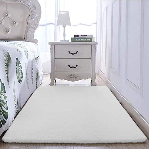 Alansma Faux Rabbit Fur Area Rug Shaggy Wool Carpet for Bedroom Living Room Home Decor (2.6ft x 5ft Rectangle, White)