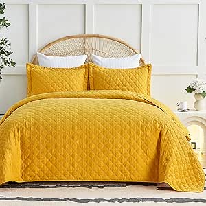 Love's cabin King Size Quilt Bedding Set Yellow Bedspreads - Bed Summer Quilt Lightweight Microfiber Bedspread- Quatrefoil Pattern Bedding Coverlet for All Season - 3 Piece (1 Quilt, 2 Pillow Shams)