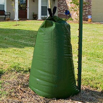 Premium Quality 20 Gallon Tarpaulin Tree Watering Bag with Heavy Duty Zipper, Slow Release Watering Bag for Tree Drip Irregation, PVC Made Treegator