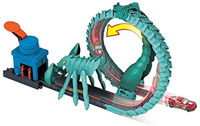 Hot Wheels Toxic Scorpion Attack Play Set for Kids 4 to 8 Years Old with One 1:64 Hot Wheels Car, Nemesis Has Moving Claws Challenge & The Loop Tail Can Unroll Into A Straight Track