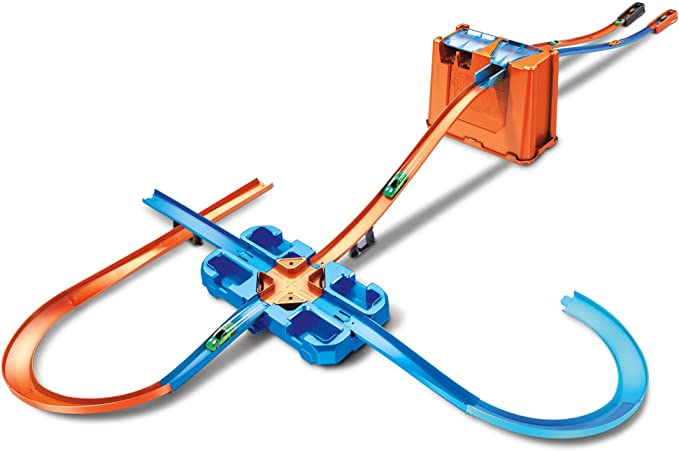 Hot Wheels GGP93 Deluxe Stunt Box Giftable Set 15 Feet 36 Pieces Track Connectors and Curves, Multicolour