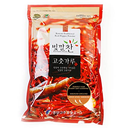 100% Premium Korean Origin Red Pepper Powder Chili Flakes From Famous Award Winning Region of Yeong Yang Korea Gochugaru (고추가루) - Medium Spice - Medium Ground - Ideal for Everyday Cooking - 2.2. lbs