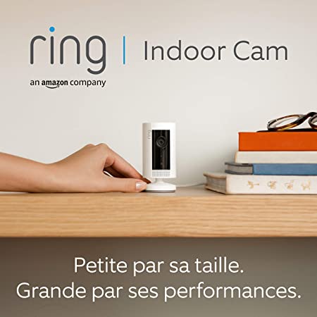 Ring Indoor Cam par Amazon, Caméra de surveillance HD compacte avec prise, Système audio bidirectionnel, Fonctionne avec Alexa | Essai gratuit de 30 jours à l'abonnement Ring Protect inclus | Blanc