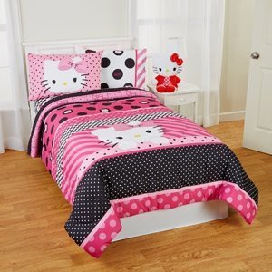 Hello Kitty Dots Beautiful Twin/Full Reversible Bedding Comforter