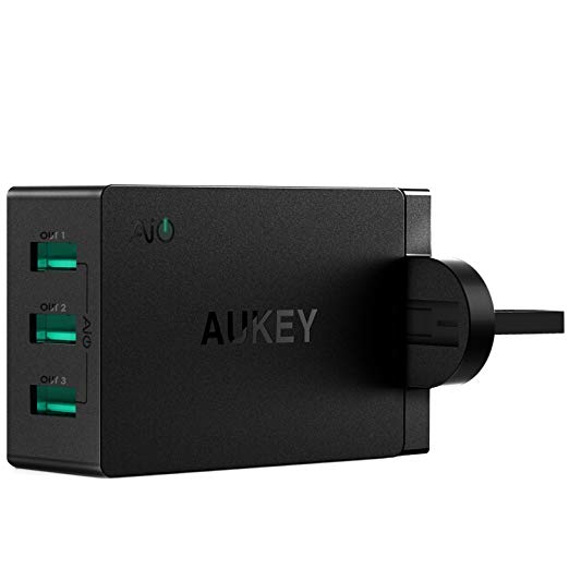 AUKEY USB Charger 30W / 6A 3 Ports Travel Adapter with AiPower Tech for iPhone X / 8 / 8 Plus, iPad Air/Pro, Samsung, HTC, LG and Other USB Powered Mobile Devices (Black)